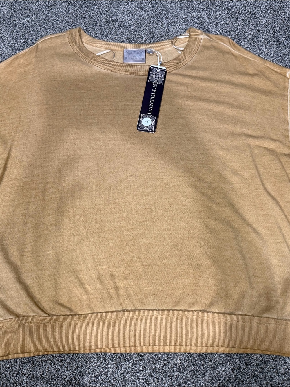 Dantelle Woman's Crewneck Sweatshirt - Yellow/Tan. Size XL